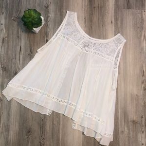 ‼️BEAUTIFUL WHITE TANK TOP SIZE LARGE‼️